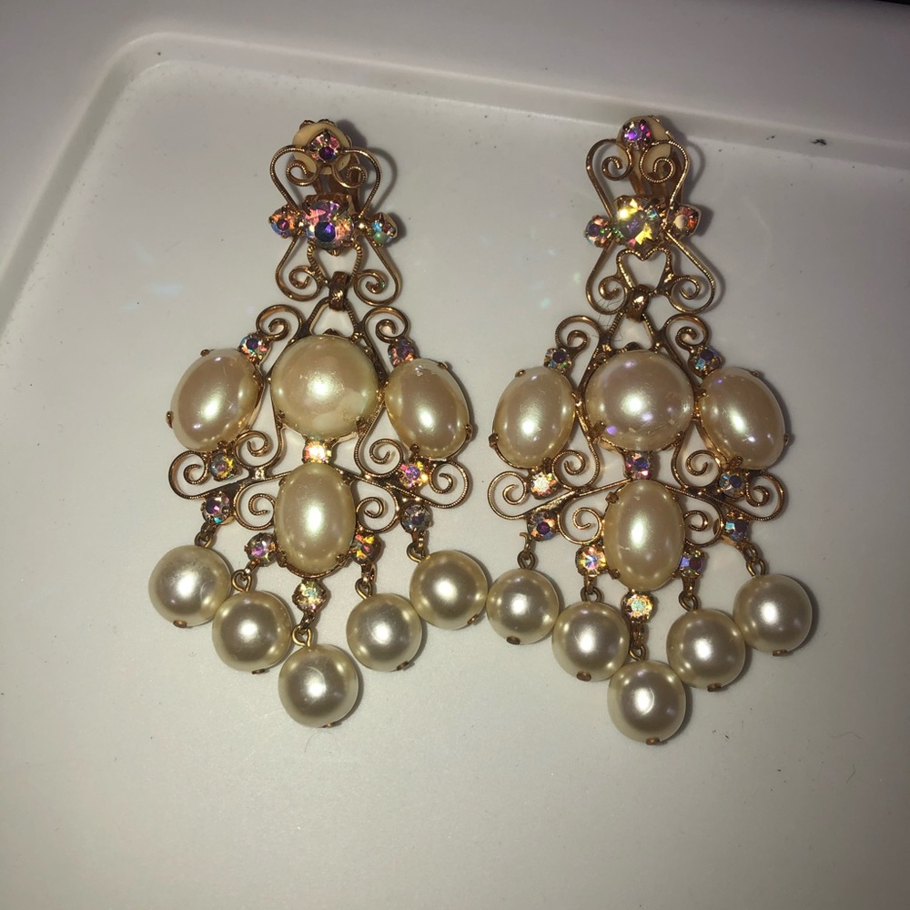 Pearl dangling earrings
